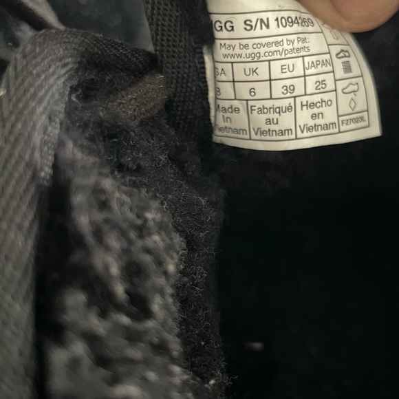 UGG Neumel Boot lined in upcycled UGGplush Size 8 Color Black - Picture 7 of 13